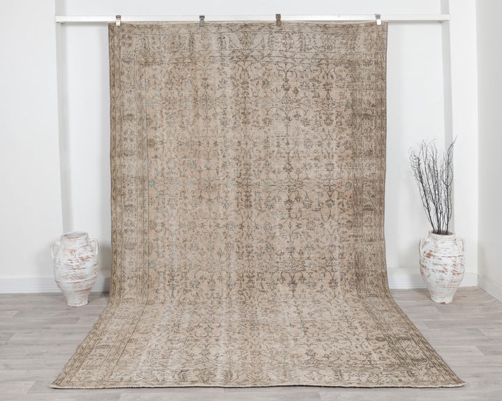 Beige Oushak Rug 7' 1" x 10' 9" | No. VR60312