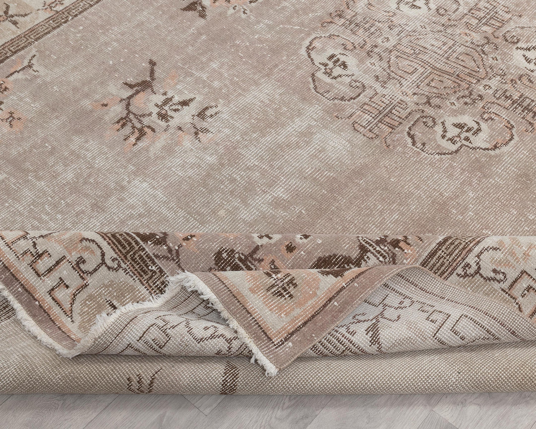 Beige Oushak Rug 6' 1" x 9' 8" | No. VR51554