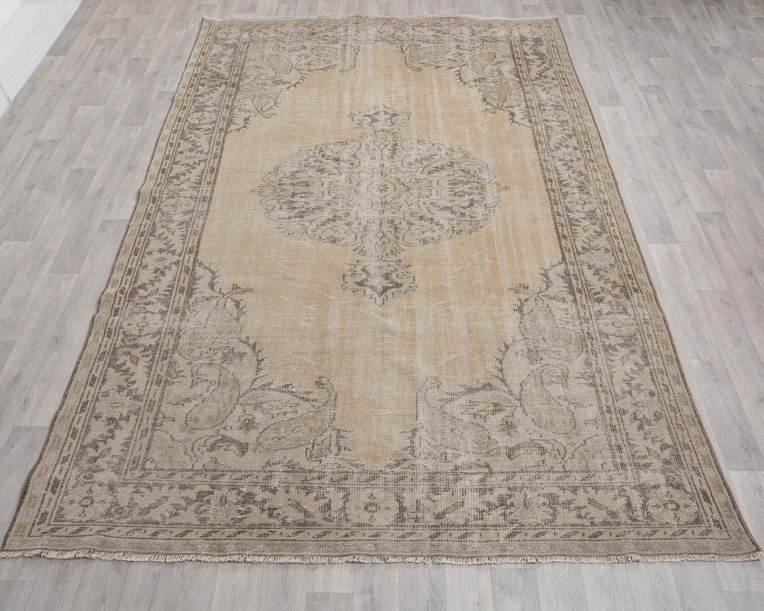 Beige Oushak Rug 6' 11" x 10' 5" | No. VR83998
