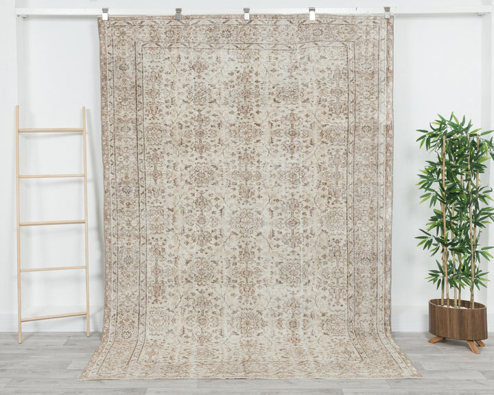 Neutral Oushak Rug 6' 2" x 8' 10" | No. VR91354