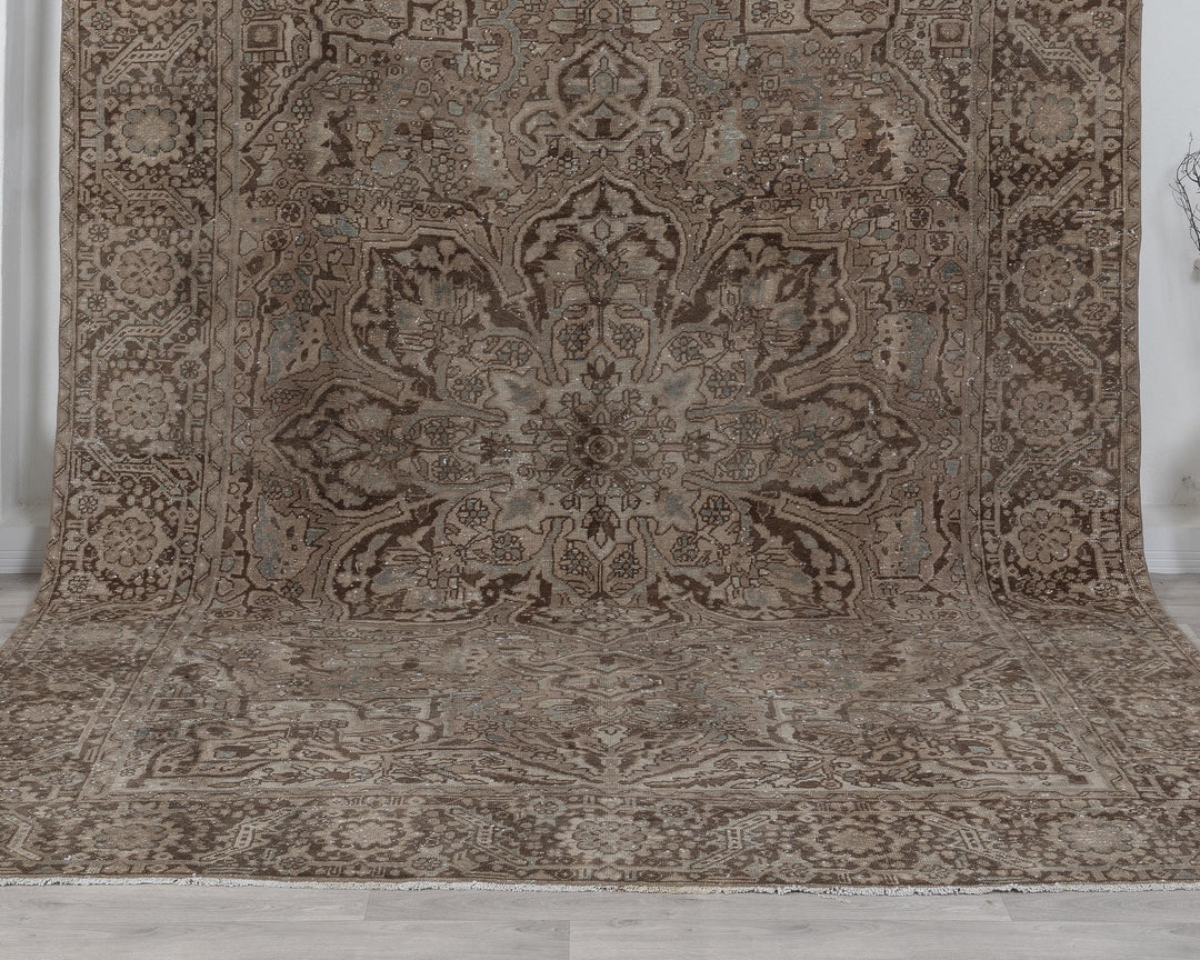 Brown Oushak Rug 9' 6" x 12' 8" | No. VR68813