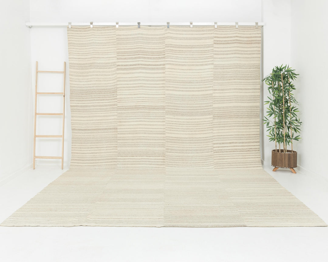 Beige Kilim Rug 9' 6" x 12' 10" | No. VR36721