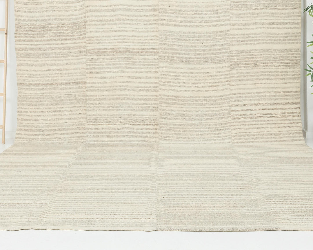 Beige Kilim Rug 9' 6" x 12' 10" | No. VR36721