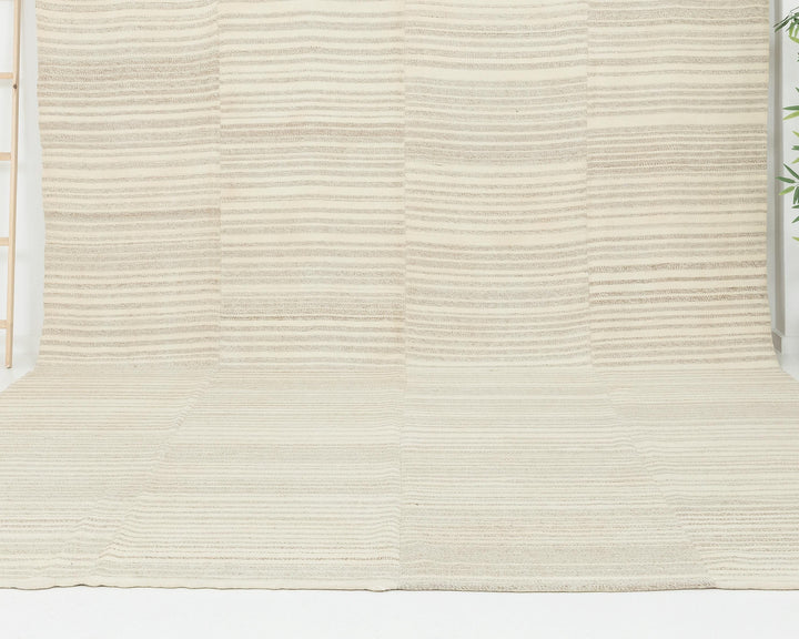 Beige Kilim Rug 9' 6" x 12' 10" | No. VR36721