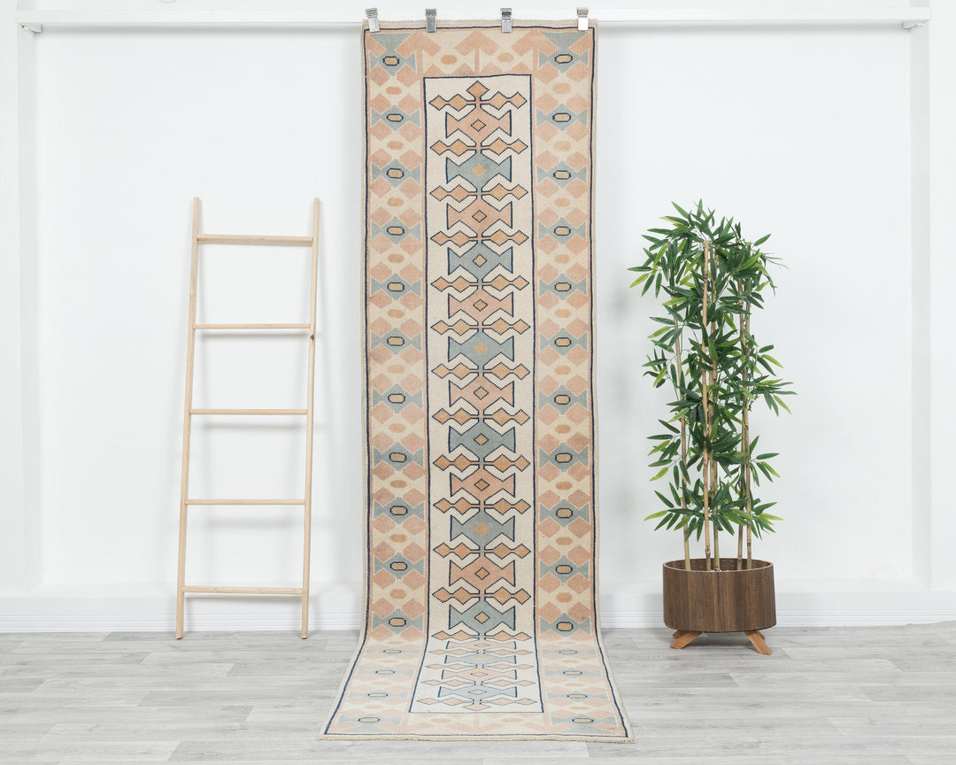Neutral Runner Rug 2' 7" x 9' 7" | No. VR18540