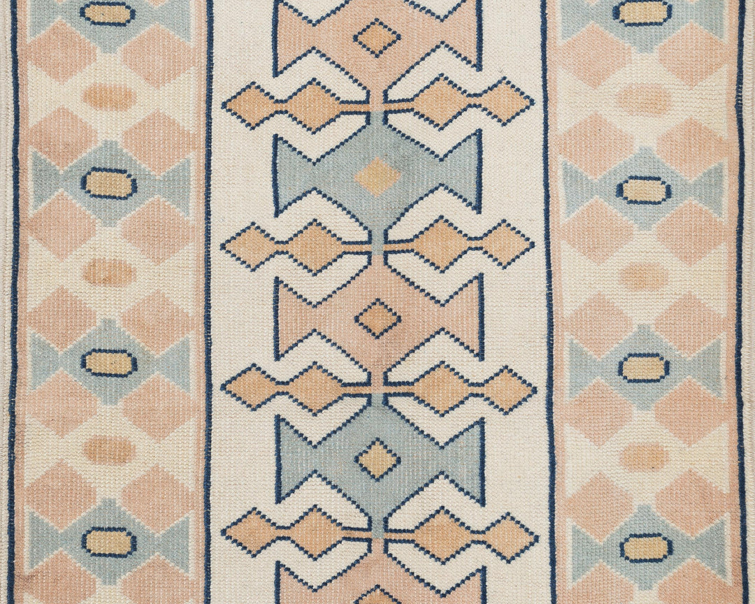 Neutral Runner Rug 2' 7" x 9' 7" | No. VR18540
