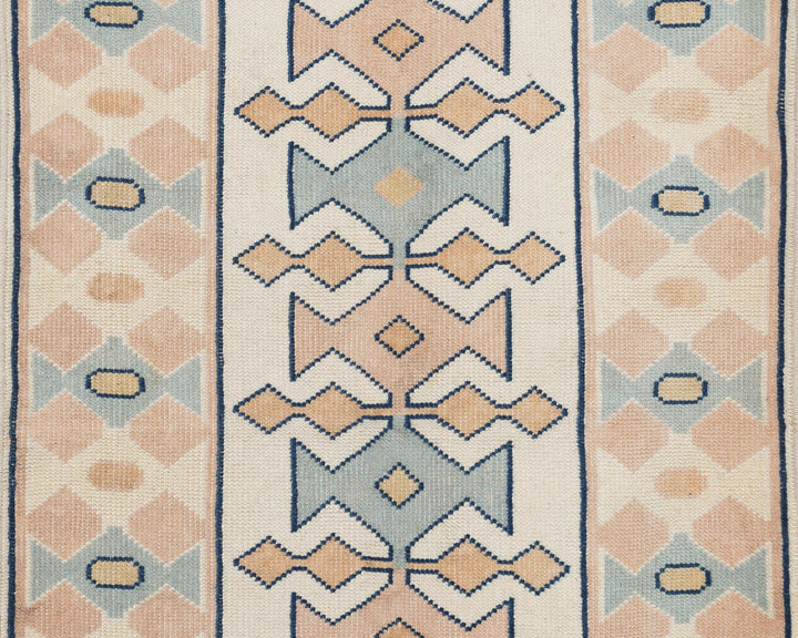 Neutral Runner Rug 2' 7" x 9' 7" | No. VR18540