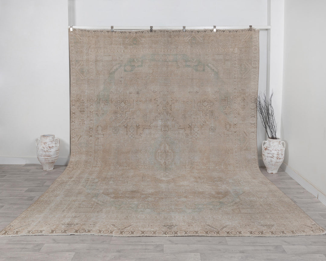 Beige Oushak Rug 9' 4" x 12' 10" | No. VR33762
