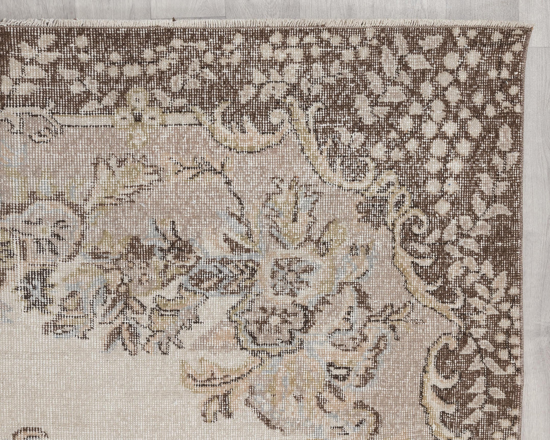 Beige Oushak Rug 6' 3" x 10' 2" | No. VR21693