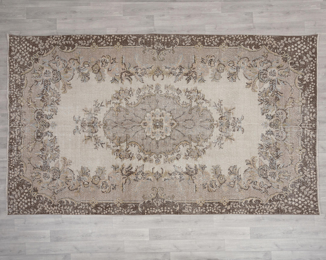 Beige Oushak Rug 6' 3" x 10' 2" | No. VR21693
