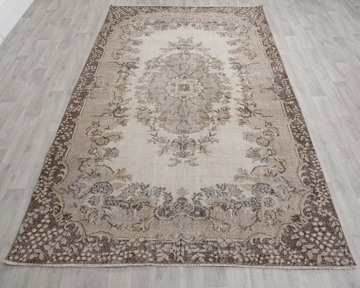 Beige Oushak Rug 6' 3" x 10' 2" | No. VR21693