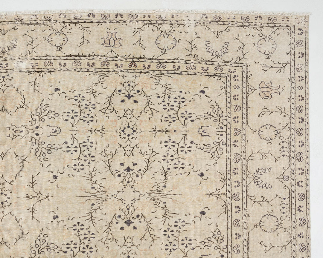 Beige Oushak Rug 7' 7" x 11' 5" | No. VR82403