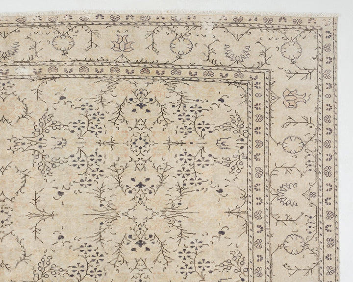 Beige Oushak Rug 7' 7" x 11' 5" | No. VR82403