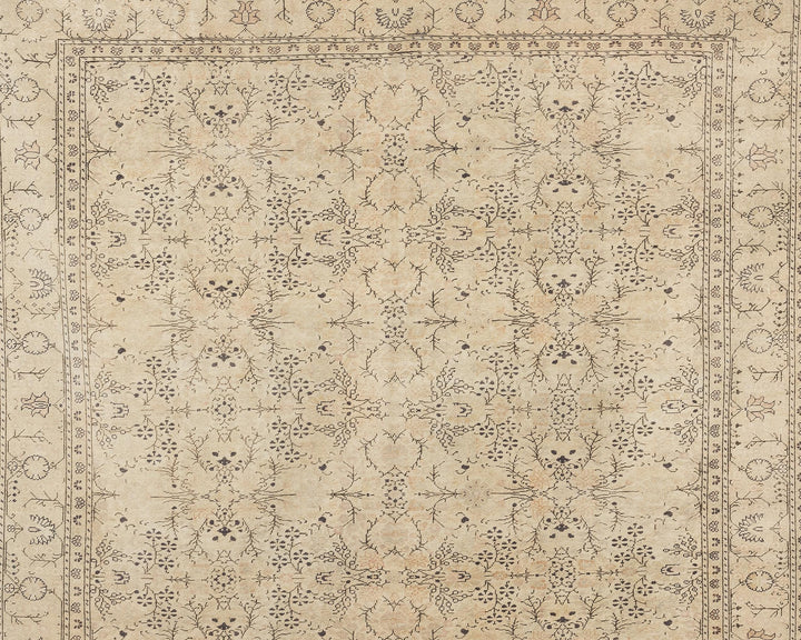 Beige Oushak Rug 7' 7" x 11' 5" | No. VR82403