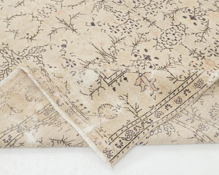 Beige Oushak Rug 7' 7" x 11' 5" | No. VR82403