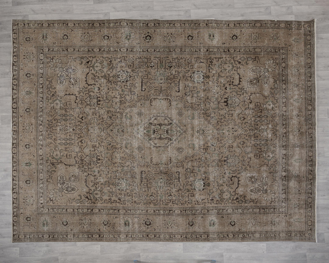 Beige Oushak Rug 9' 8" x 12' 2" | No. VR83704