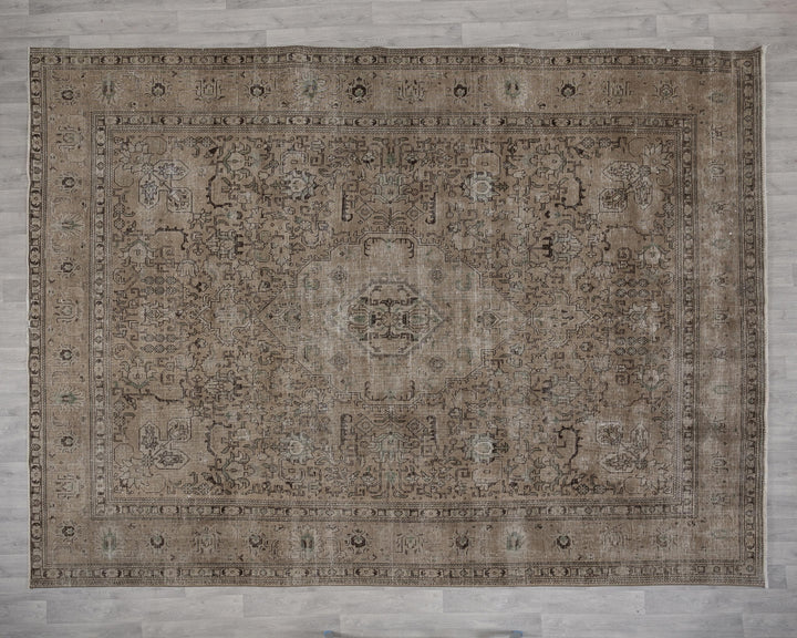 Beige Oushak Rug 9' 8" x 12' 2" | No. VR83704