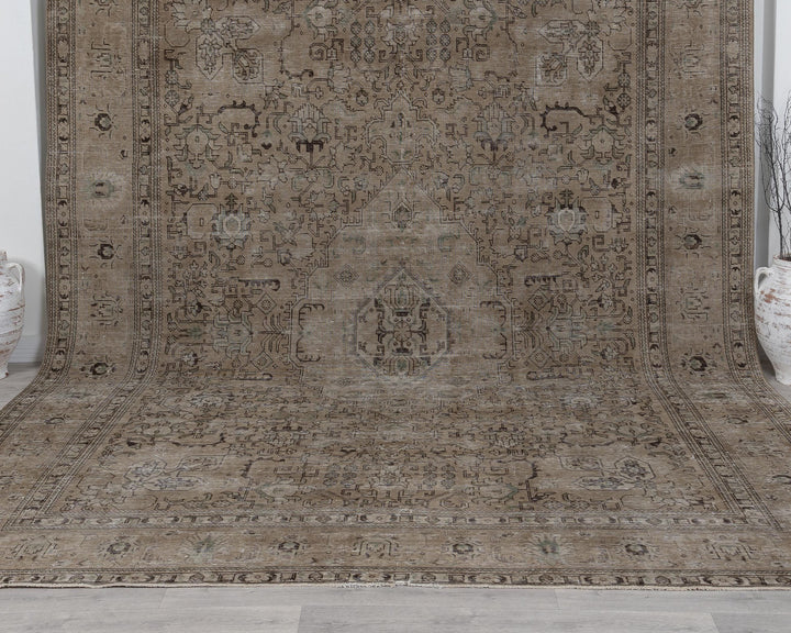 Beige Oushak Rug 9' 8" x 12' 2" | No. VR83704