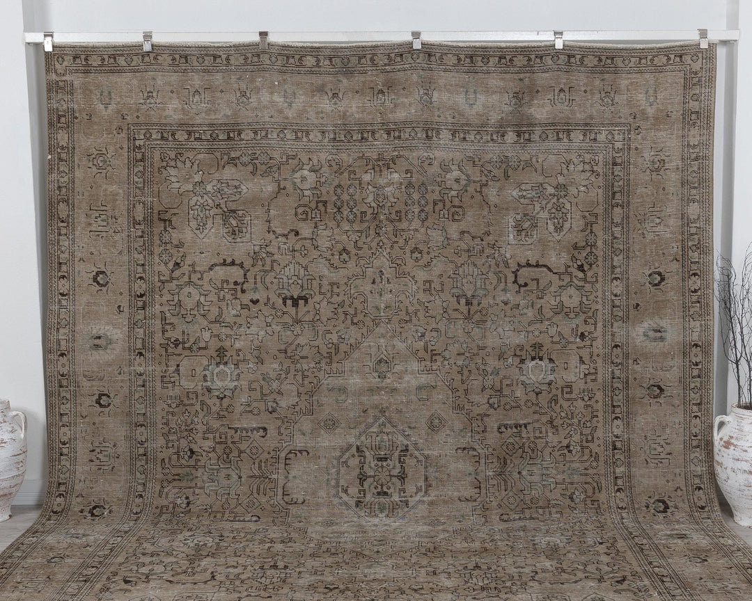 Beige Oushak Rug 9' 8" x 12' 2" | No. VR83704