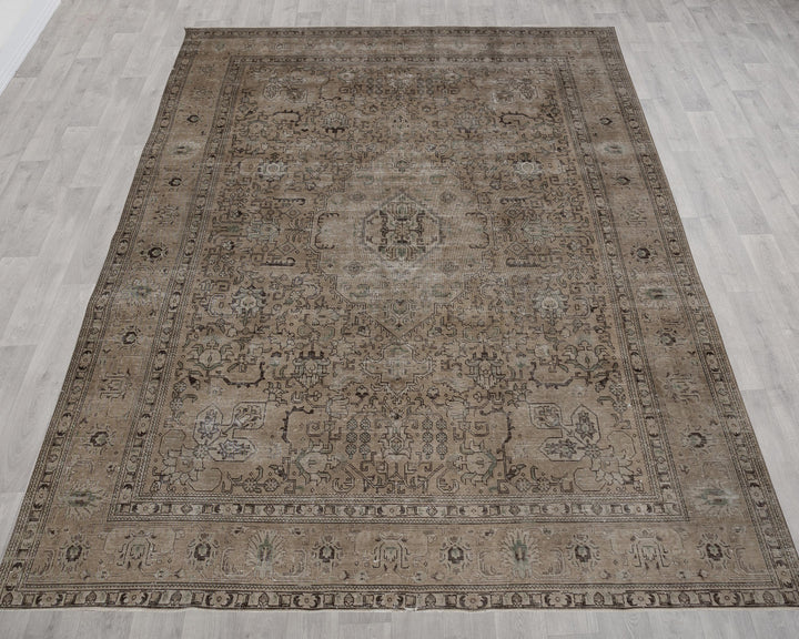 Beige Oushak Rug 9' 8" x 12' 2" | No. VR83704