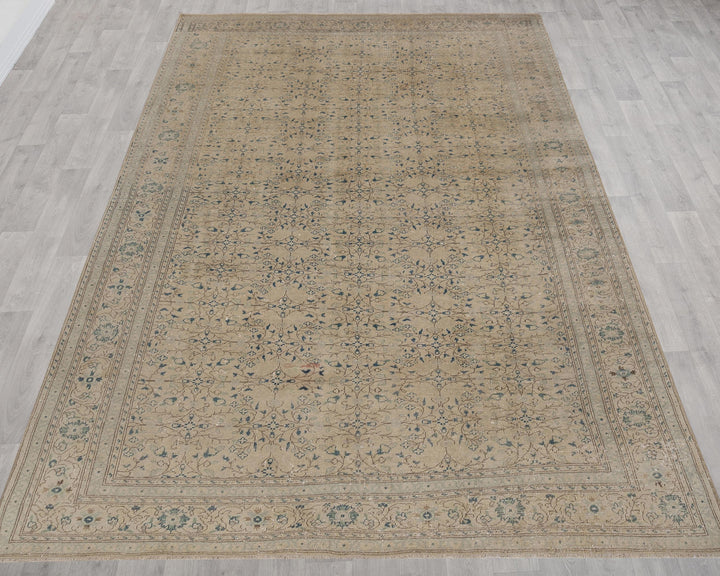 Neutral Oushak Rug 6' 7" x 9' 6" | No. VR68789