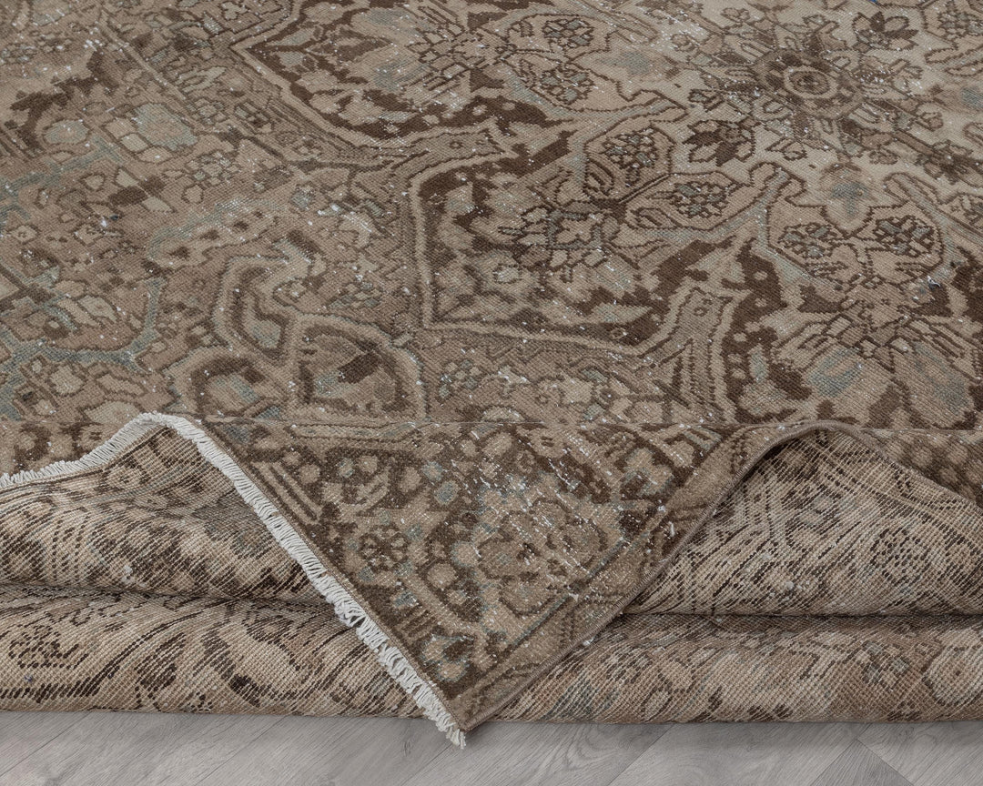 Brown Oushak Rug 9' 6" x 12' 8" | No. VR68813