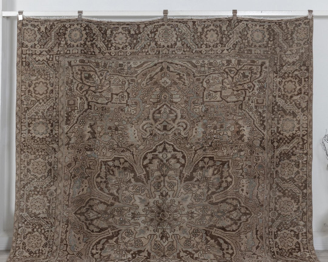 Brown Oushak Rug 9' 6" x 12' 8" | No. VR68813
