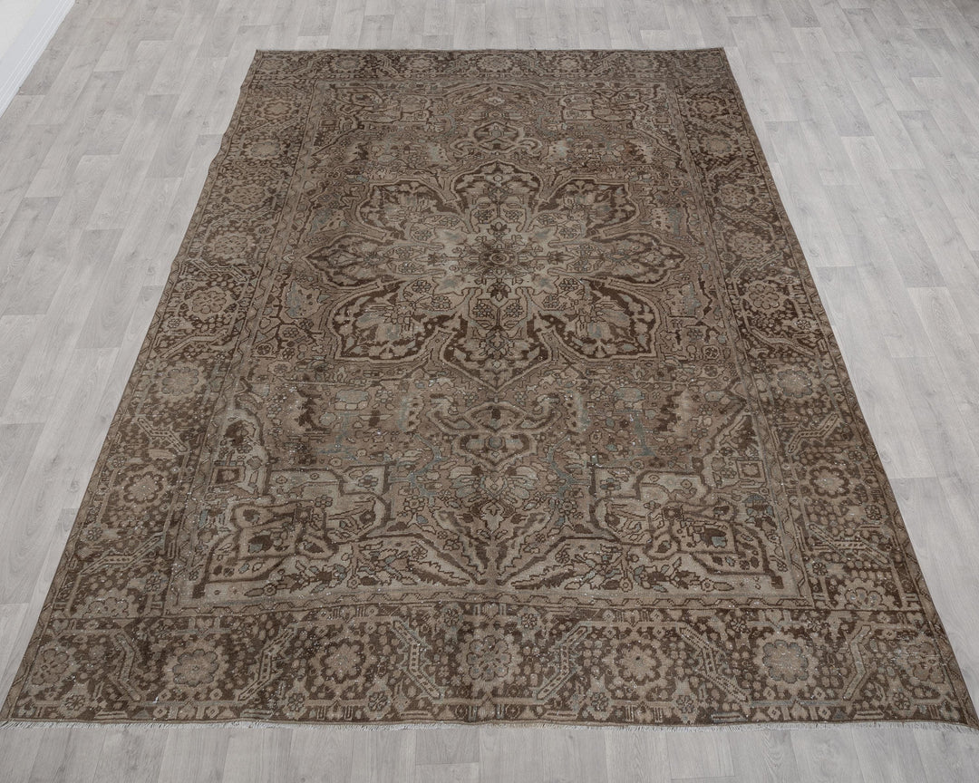 Brown Oushak Rug 9' 6" x 12' 8" | No. VR68813