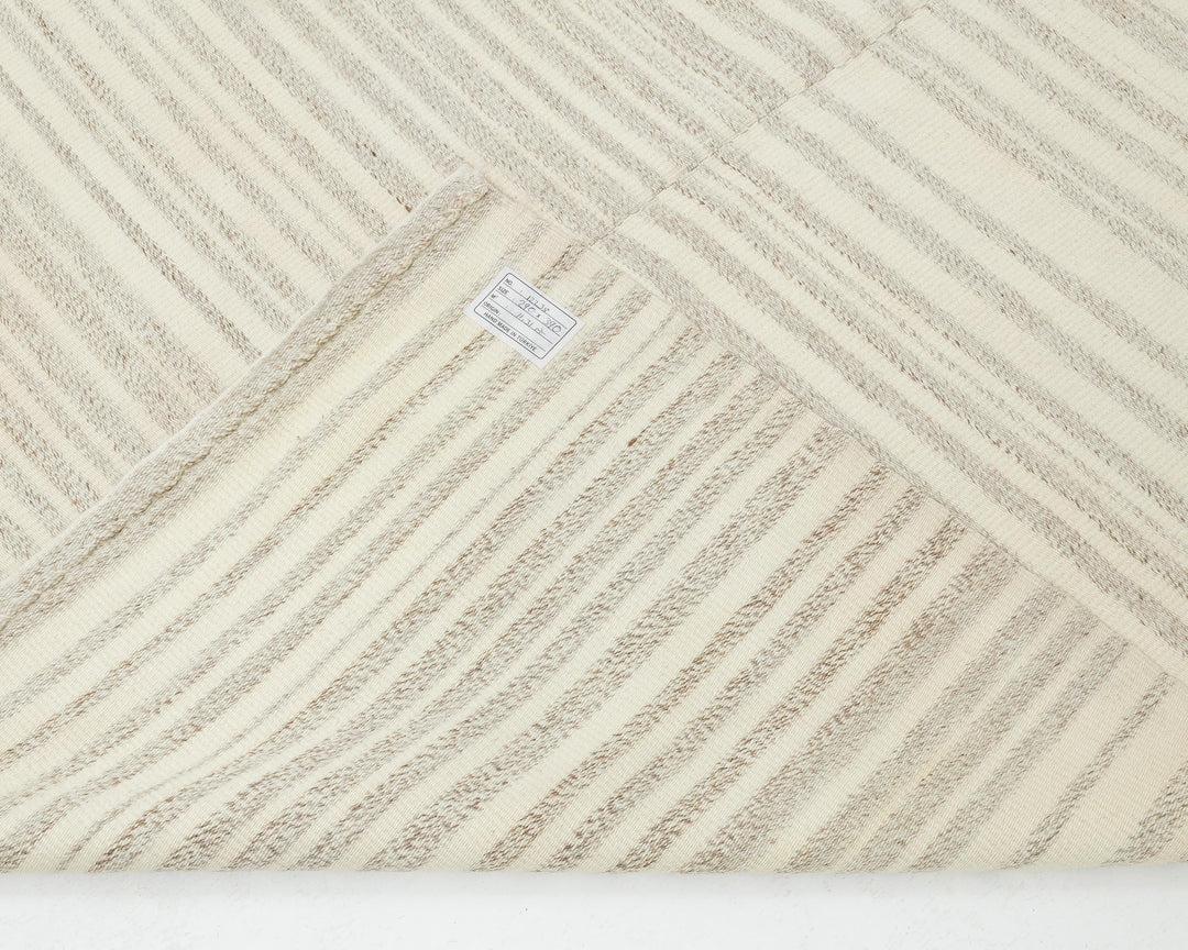 Beige Kilim Rug 9' 6" x 12' 10" | No. VR36721