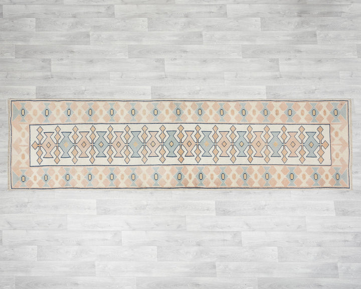 Neutral Runner Rug 2' 7" x 9' 7" | No. VR18540