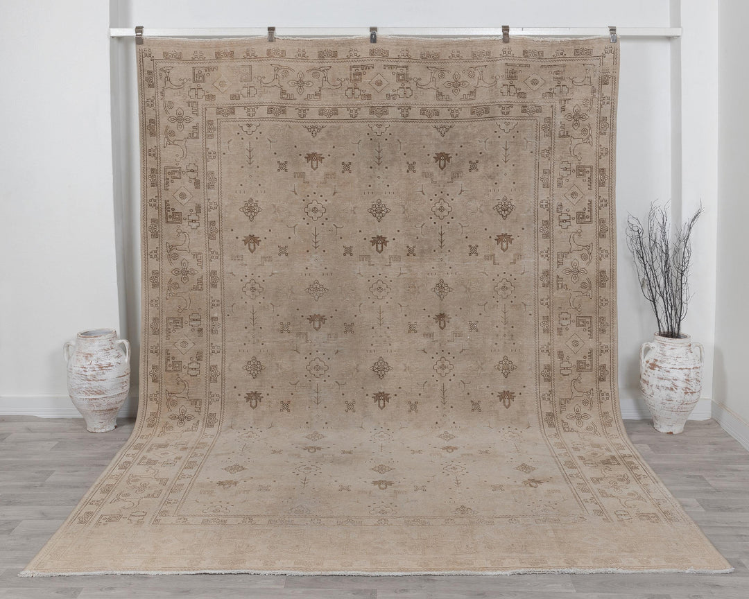 Beige Oushak Rug 8' 5" x 11' 7" | No. VR76154