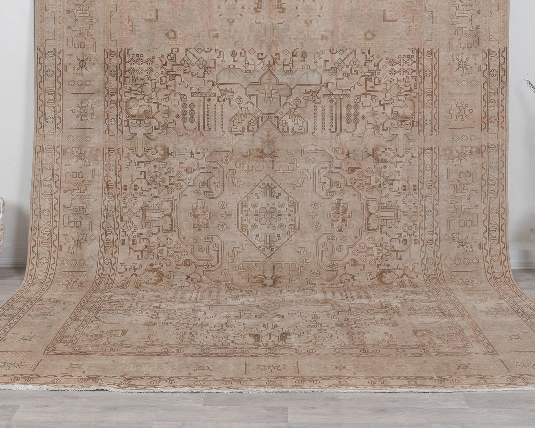 Neutral Oushak Rug 8' 9" x 11' 2" | No. VR96680