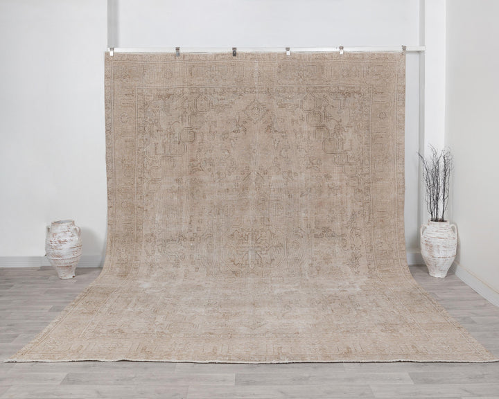 Beige Oushak Rug 9' 6" x 12' | No. VR78449