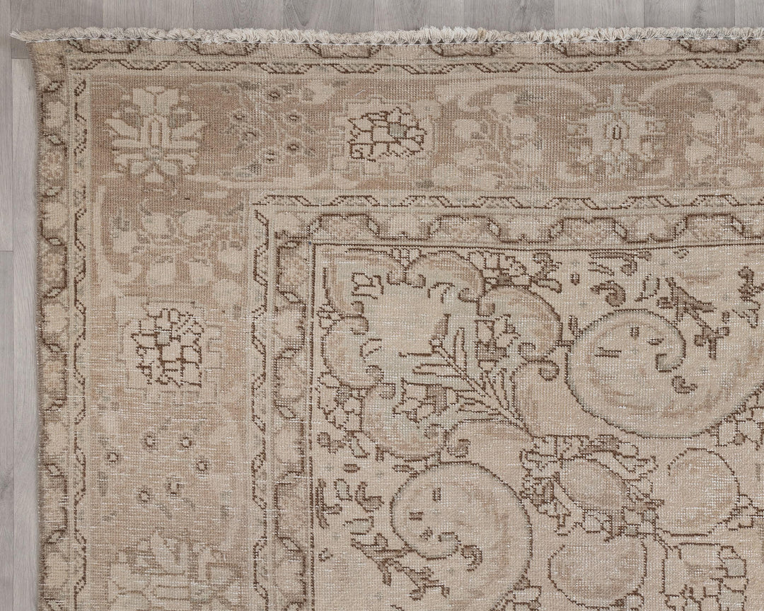 Beige Oushak Rug 9' 6" x 12' 6" | No. VR46551