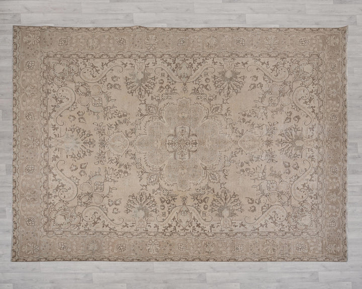 Beige Oushak Rug 9' 6" x 12' 6" | No. VR46551