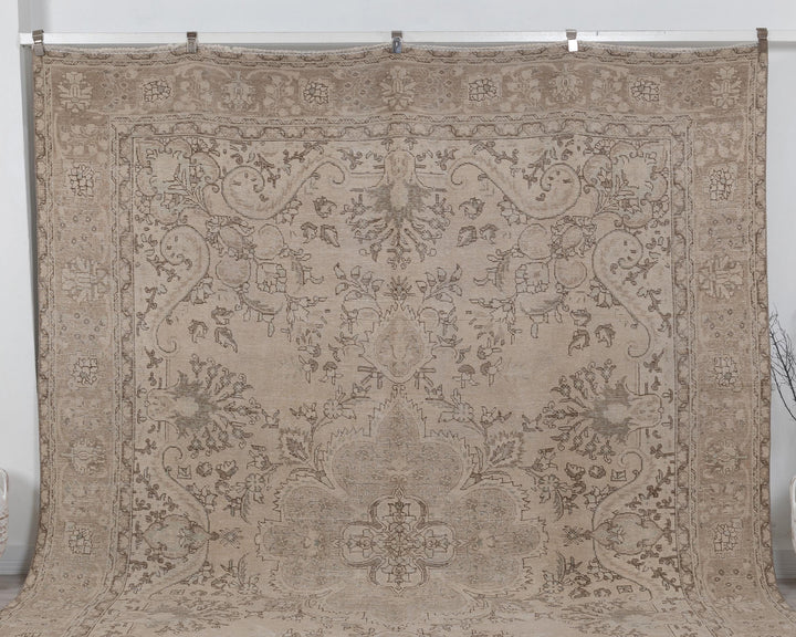 Beige Oushak Rug 9' 6" x 12' 6" | No. VR46551