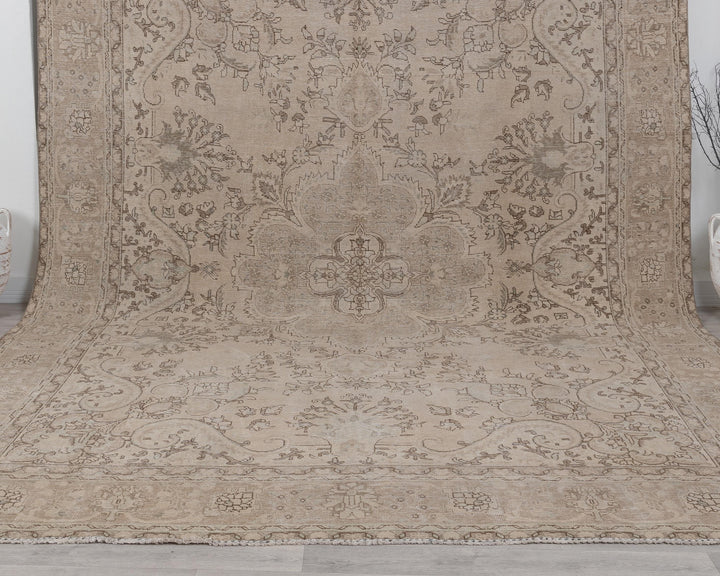 Beige Oushak Rug 9' 6" x 12' 6" | No. VR46551