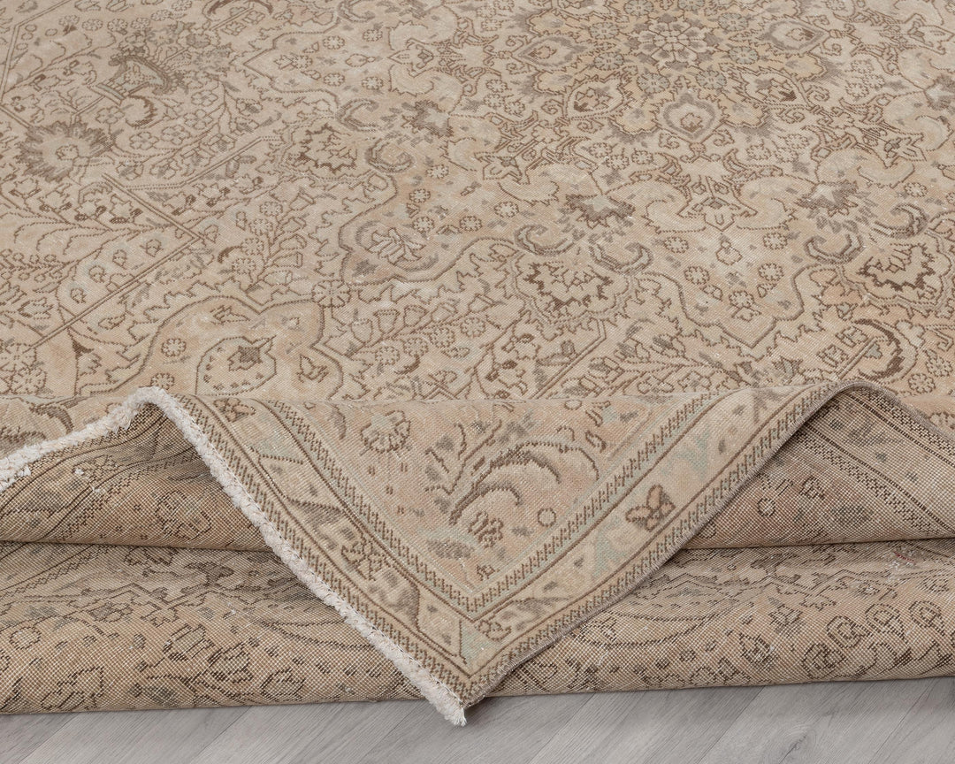 Beige Oushak Rug 9' 4" x 12' 8" | No. VR66343