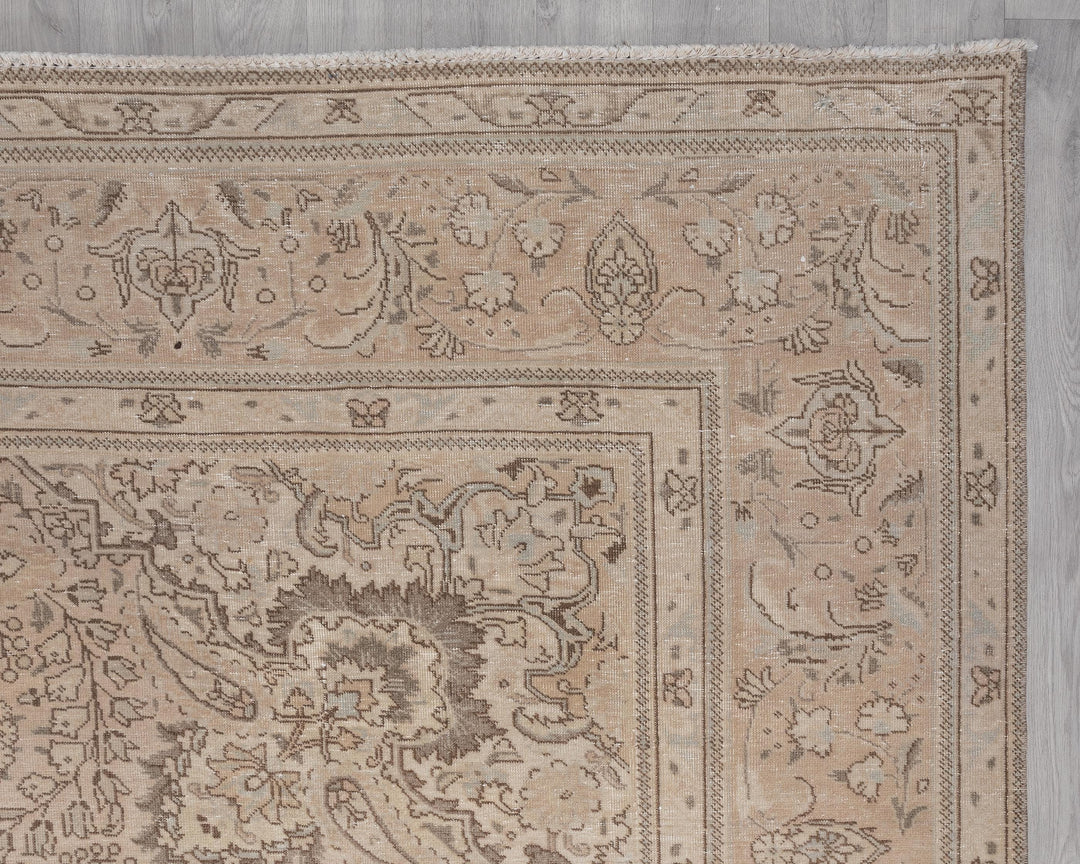 Beige Oushak Rug 9' 4" x 12' 8" | No. VR66343