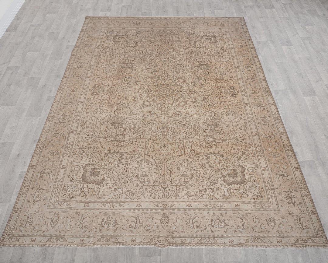 Beige Oushak Rug 9' 4" x 12' 8" | No. VR66343