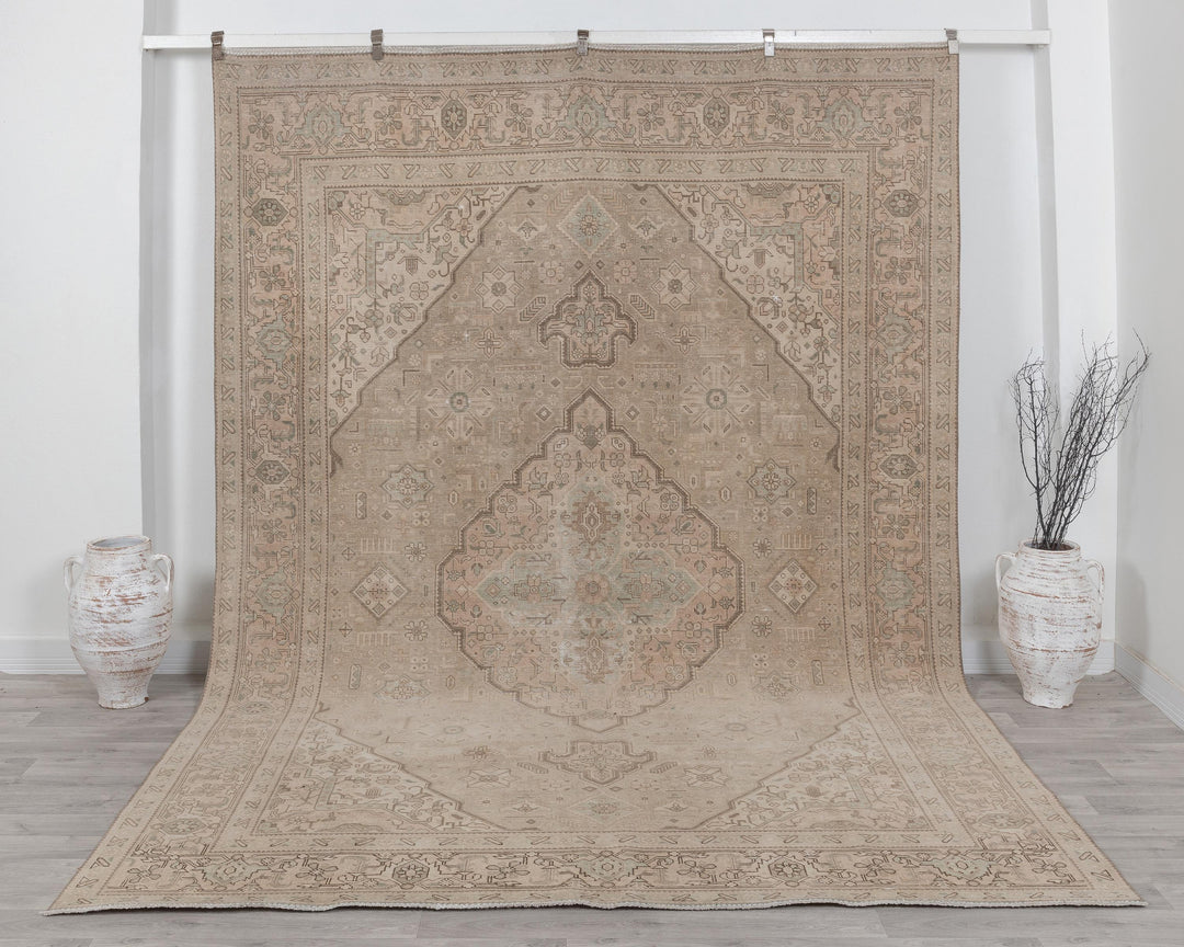 Beige Oushak Rug 8' 2" x 11' 4" | No. VR62908