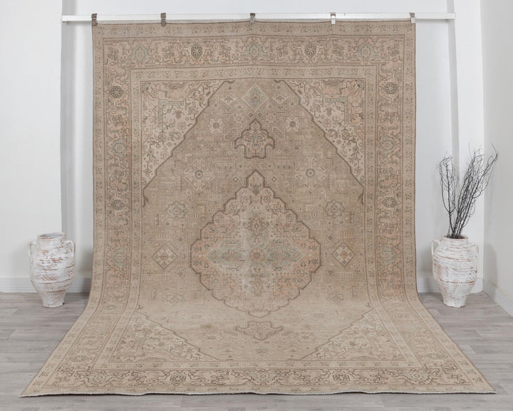 Beige Oushak Rug 8' 2" x 11' 4" | No. VR62908