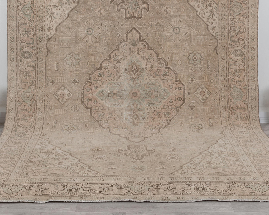 Beige Oushak Rug 8' 2" x 11' 4" | No. VR62908