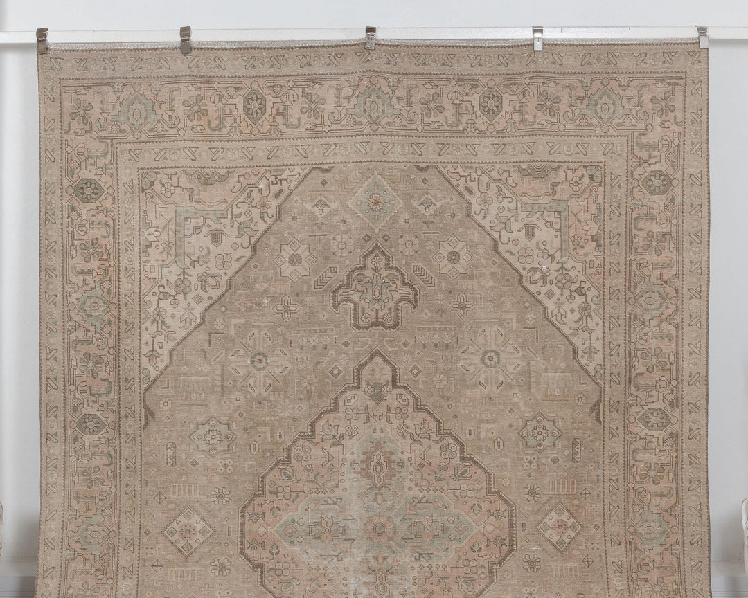 Beige Oushak Rug 8' 2" x 11' 4" | No. VR62908