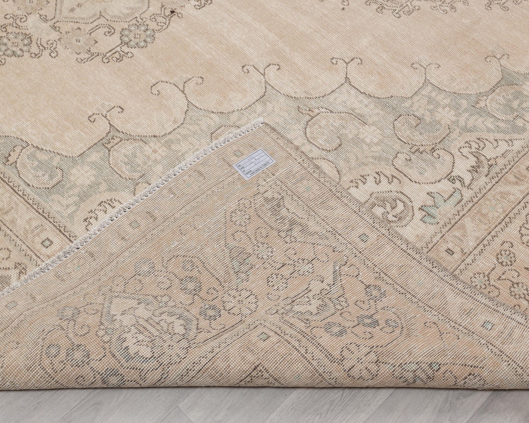 Beige Oushak Rug 9' 6" x 13' 1" | No. VR65890