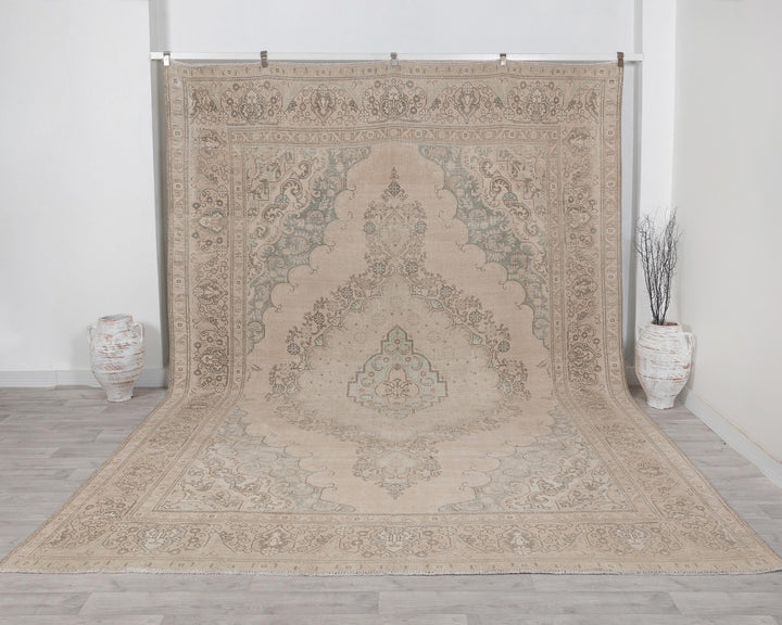 Beige Oushak Rug 9' 6" x 13' 1" | No. VR65890