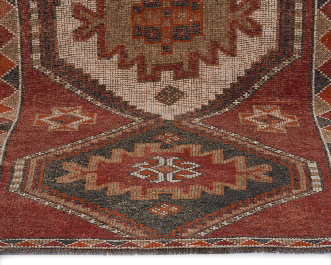 Red Runner Rug 3' 2" x 9' 4" | No. VR20877