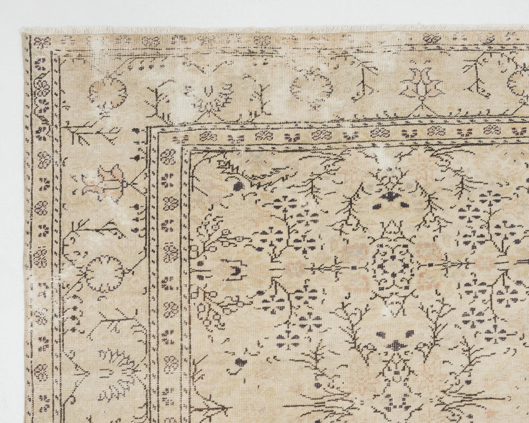 Beige Oushak Rug 7' 7" x 11' 5" | No. VR82403
