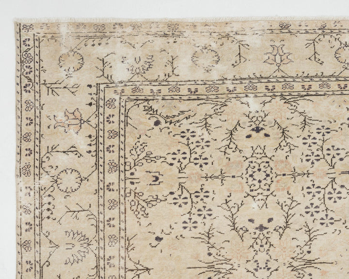 Beige Oushak Rug 7' 7" x 11' 5" | No. VR82403