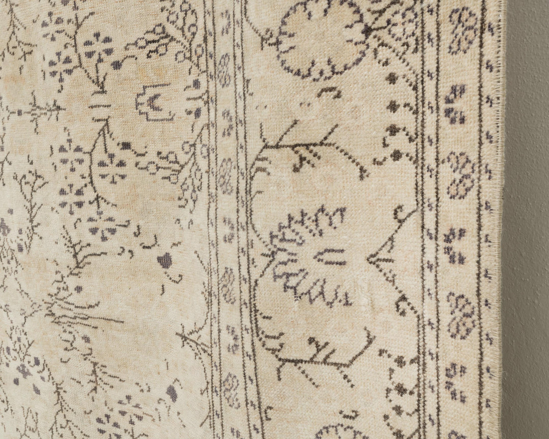 Beige Oushak Rug 7' 7" x 11' 5" | No. VR82403